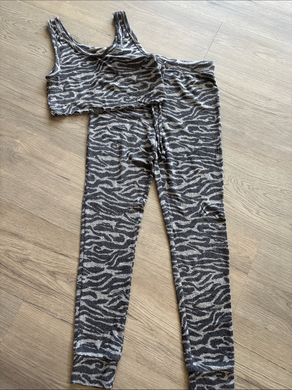 Colsie Gray & Black Zebra Print Jogger Set